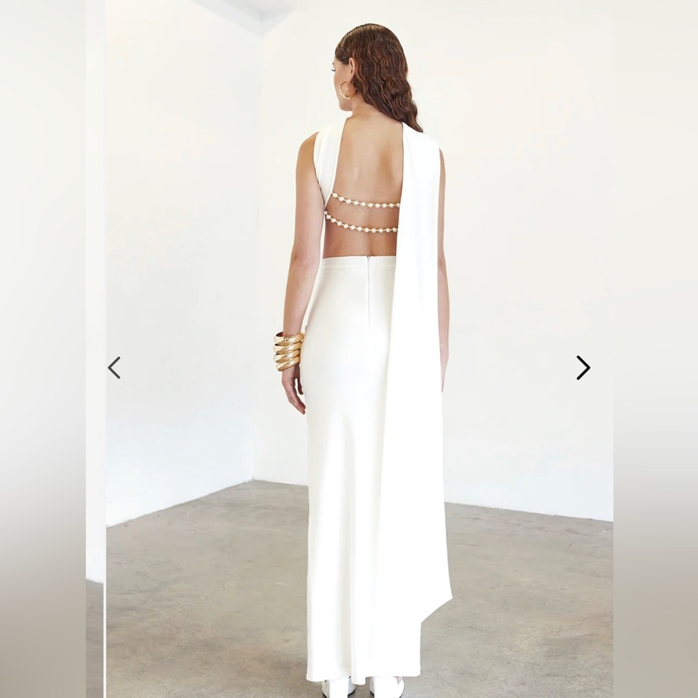 Kadriana 2 piece ivory set size small, new with tags.
